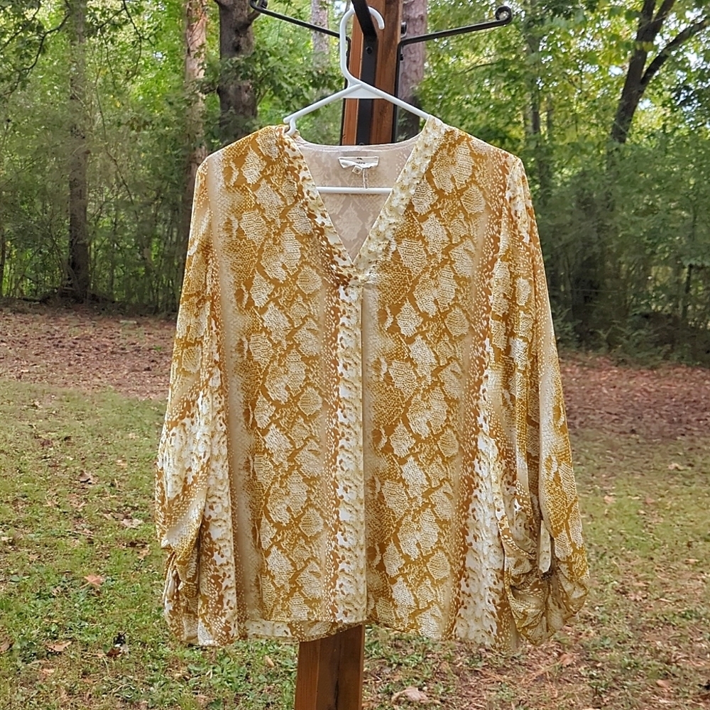 Entro Beige and Gold Patterned Blouse